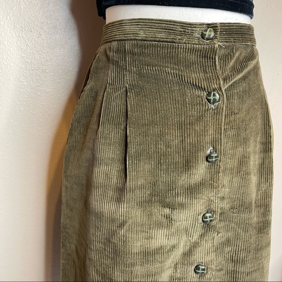 Vintage 70s Green Corduroy Button Through ILGWU Made Skirt - Picture 9 of 10